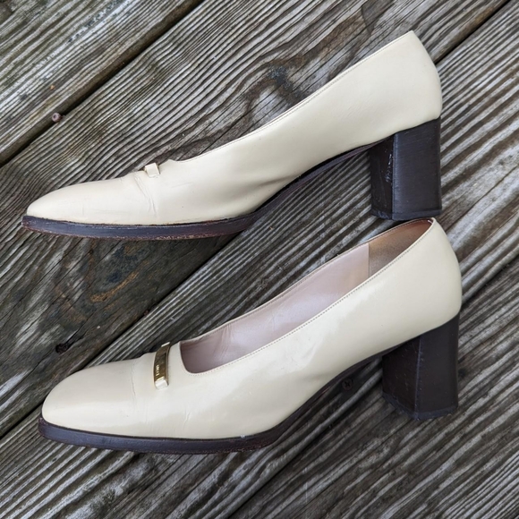 Vintage 80's Gucci Block Heel Square Toe Heels with Gold Etched Buckle - Picture 3 of 8